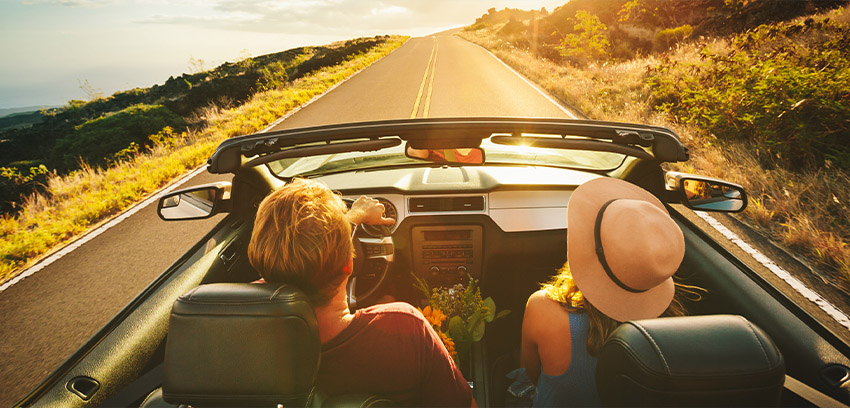 Auto_Banner - Spring couple in a car