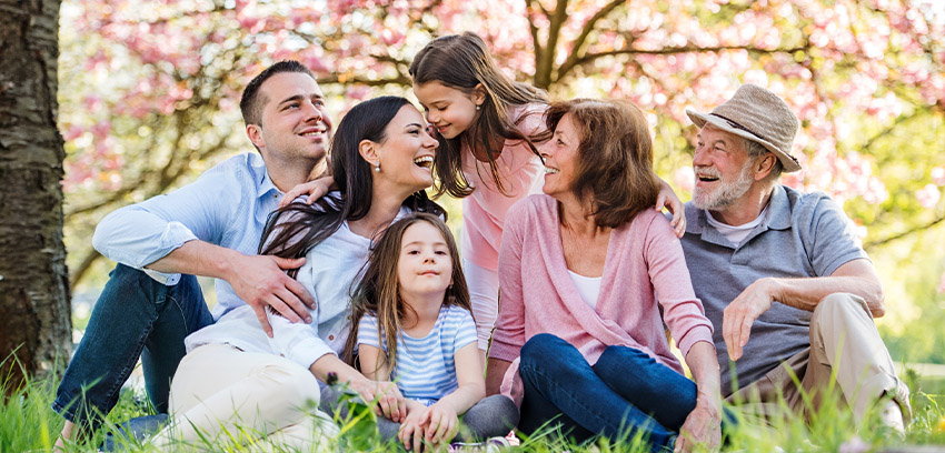 Life_Banner - Spring family with grandparents