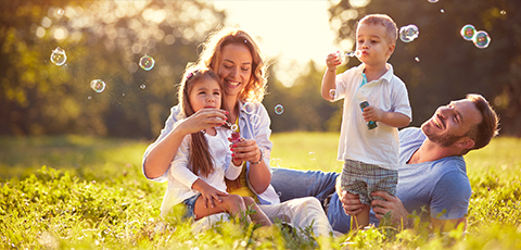 Life_Box- Spring family playing with bubbles